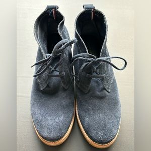 Tommy Hilfiger Blue Leather Shoe. Size 10